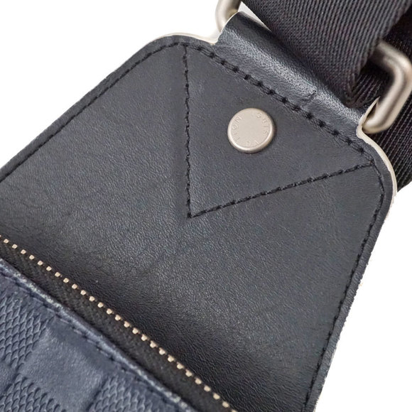 Louis Vuitton Avenue Sling Bag - Picture 13 of 15